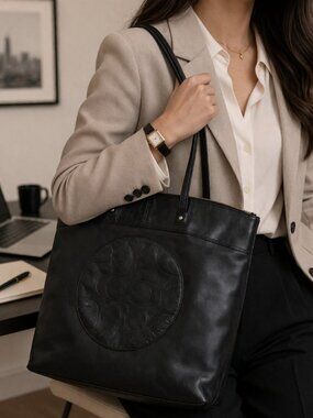 Coach Black Leather Tote Bag Large Signature Embossed Shoulder Bag Zip Top Class